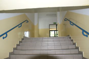 Gimnazjum - schody do szatni